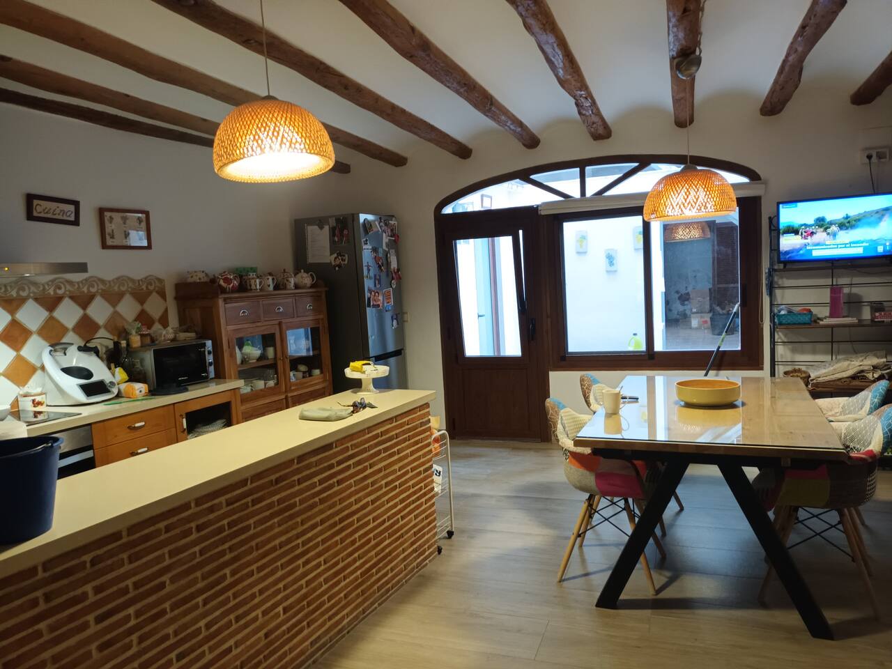 Cocina-barra-americana-patio-interior