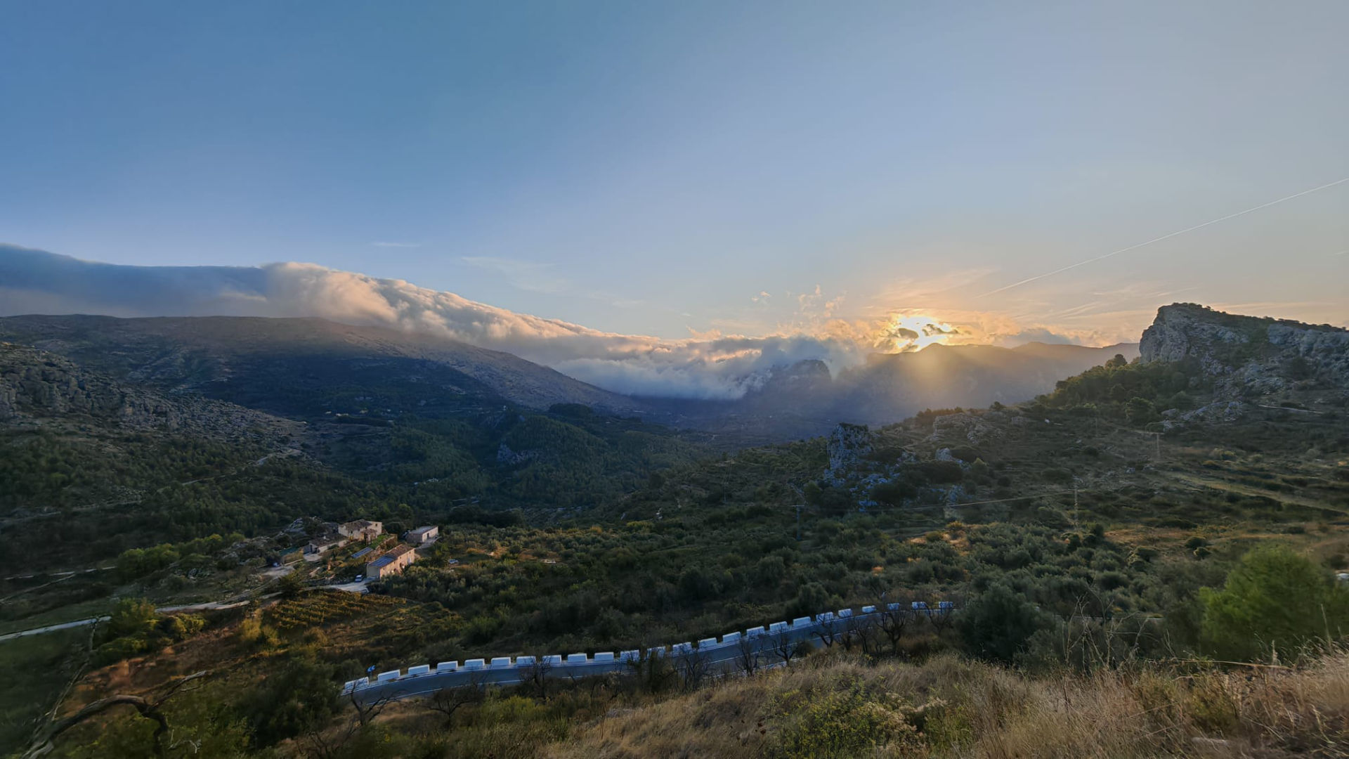 Panorámica de la carretera hacia el puerto de Coll de Rates